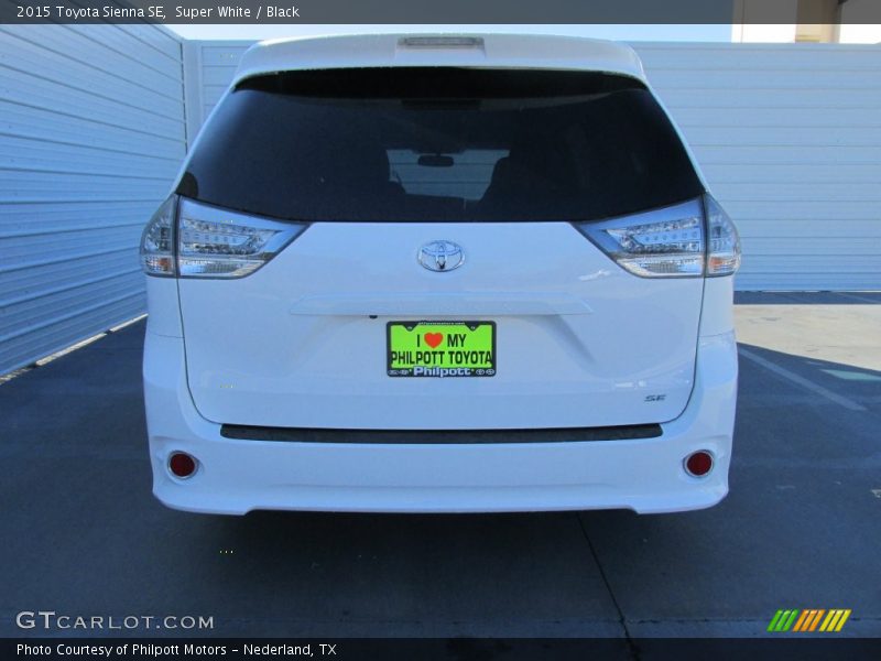 Super White / Black 2015 Toyota Sienna SE