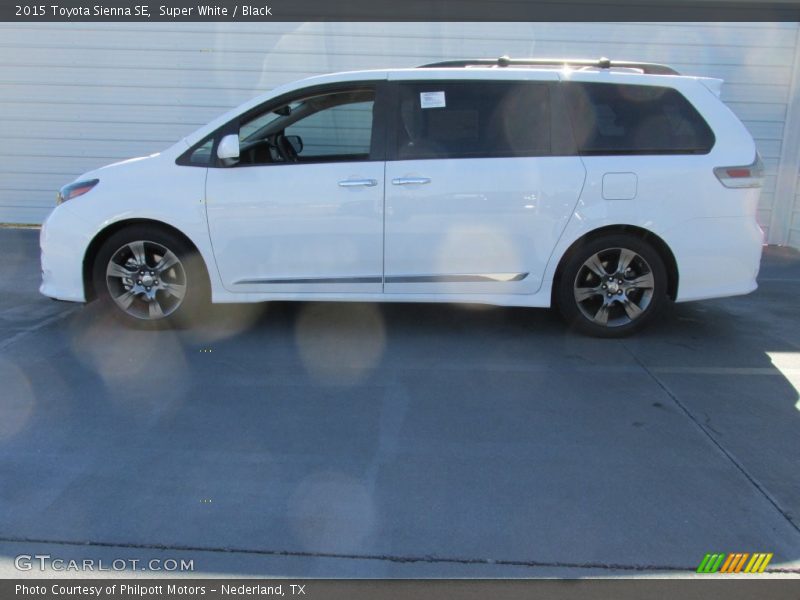 Super White / Black 2015 Toyota Sienna SE