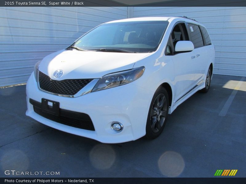 Super White / Black 2015 Toyota Sienna SE