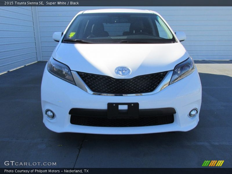 Super White / Black 2015 Toyota Sienna SE