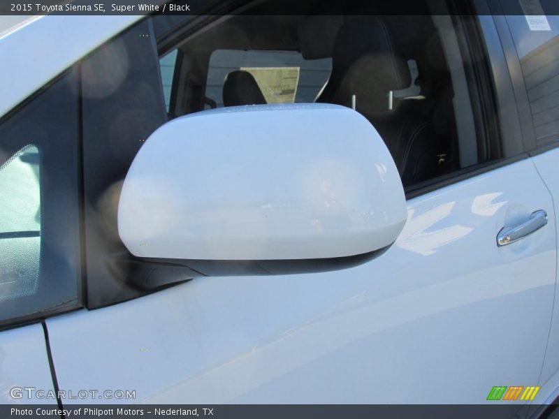 Super White / Black 2015 Toyota Sienna SE