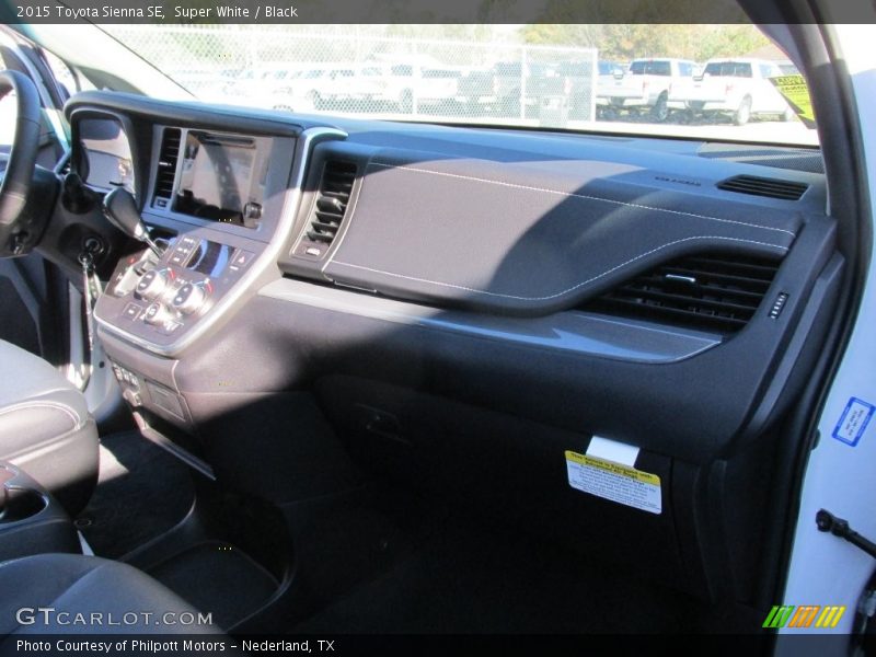 Super White / Black 2015 Toyota Sienna SE