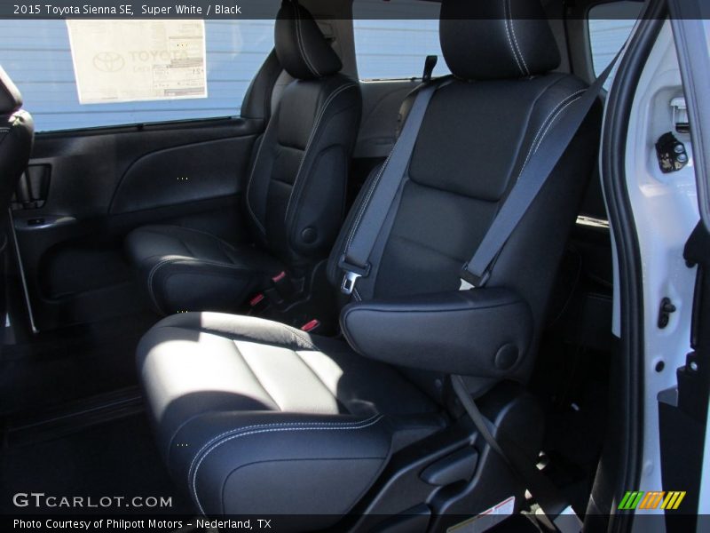 Super White / Black 2015 Toyota Sienna SE