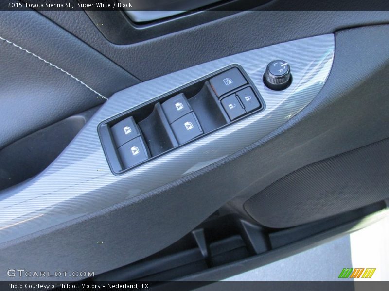 Super White / Black 2015 Toyota Sienna SE