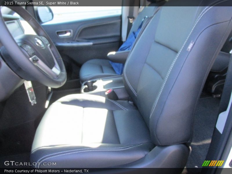 Super White / Black 2015 Toyota Sienna SE