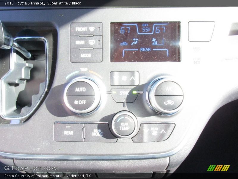 Super White / Black 2015 Toyota Sienna SE