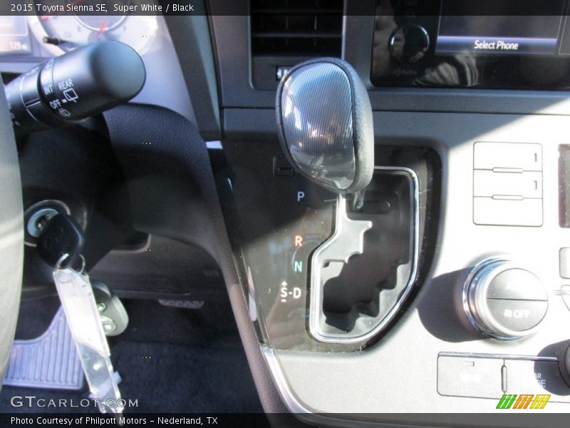 Super White / Black 2015 Toyota Sienna SE