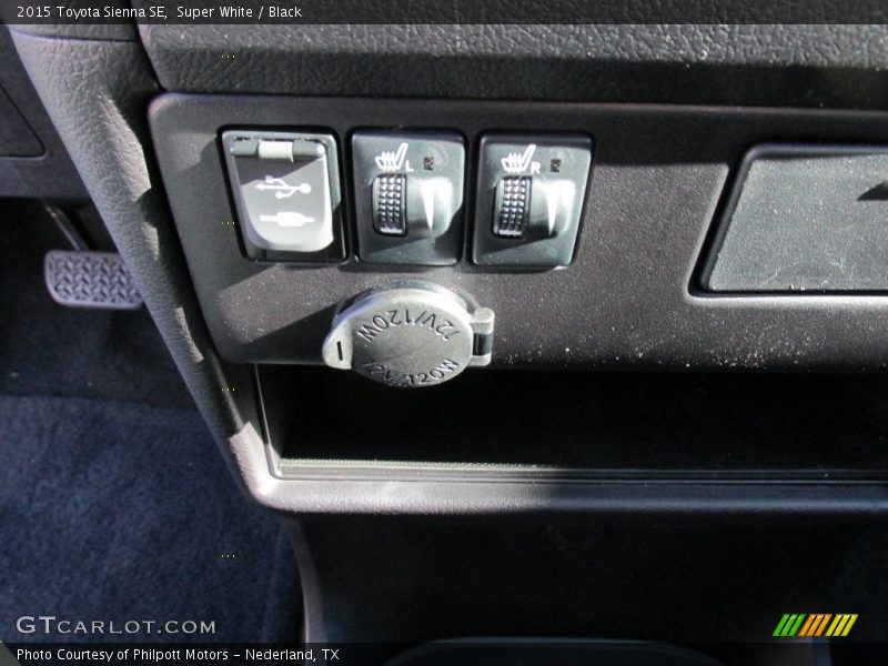 Super White / Black 2015 Toyota Sienna SE