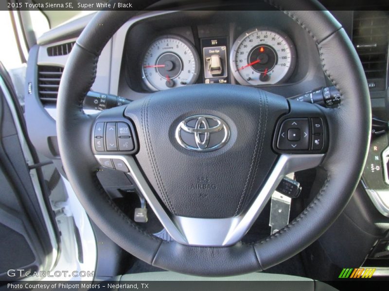Super White / Black 2015 Toyota Sienna SE