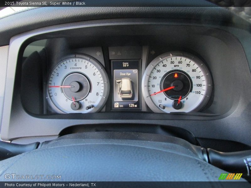 Super White / Black 2015 Toyota Sienna SE