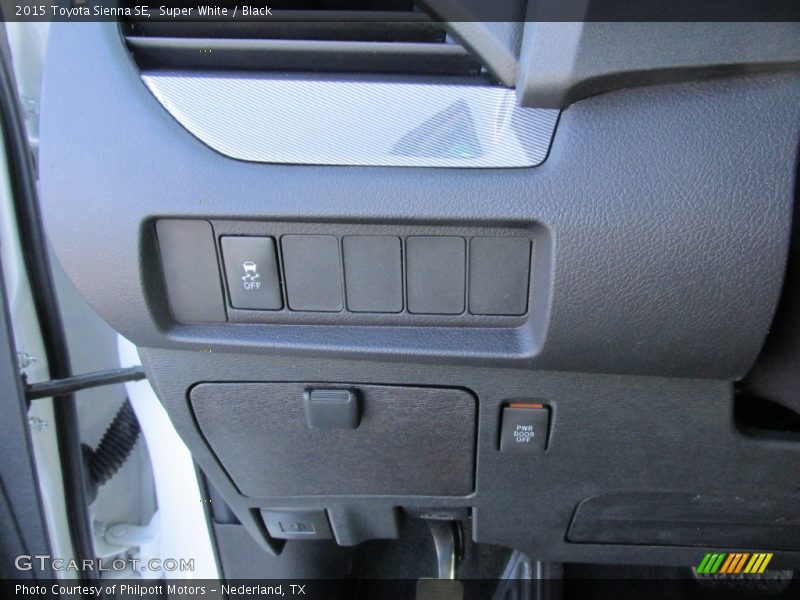 Super White / Black 2015 Toyota Sienna SE