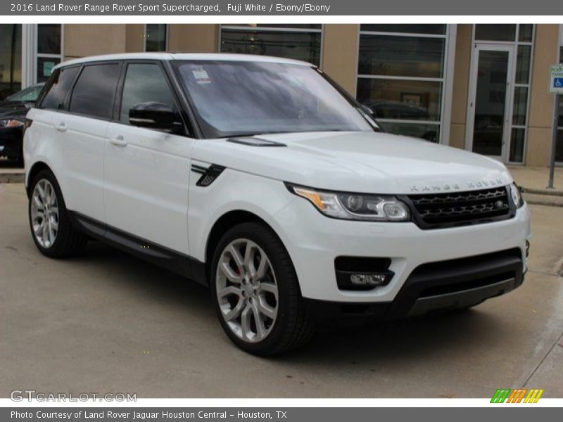 Front 3/4 View of 2016 Range Rover Sport Supercharged