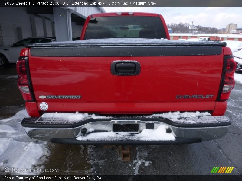 Victory Red / Medium Gray 2005 Chevrolet Silverado 2500HD LT Extended Cab 4x4