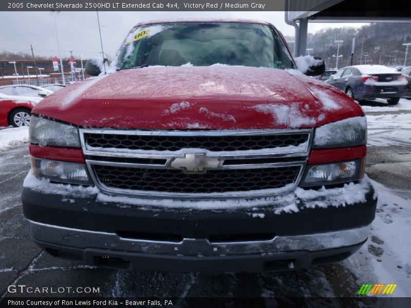 Victory Red / Medium Gray 2005 Chevrolet Silverado 2500HD LT Extended Cab 4x4