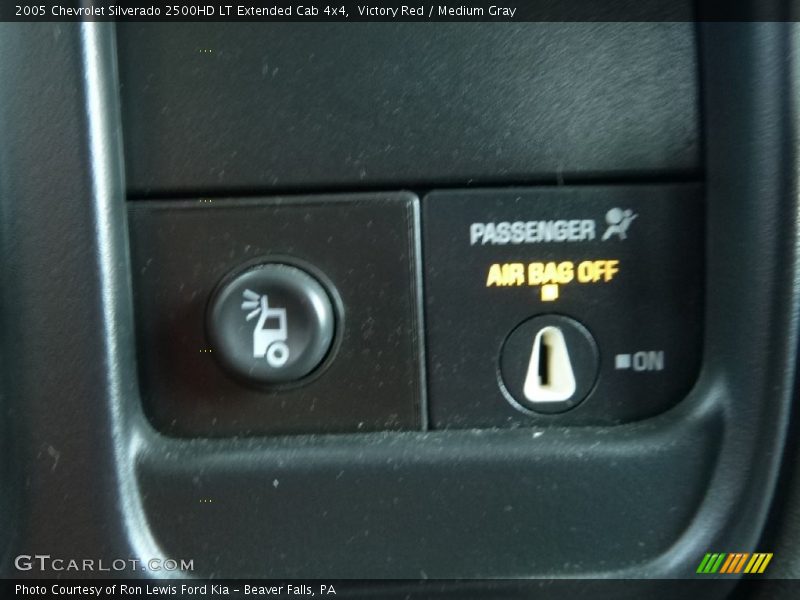 Victory Red / Medium Gray 2005 Chevrolet Silverado 2500HD LT Extended Cab 4x4