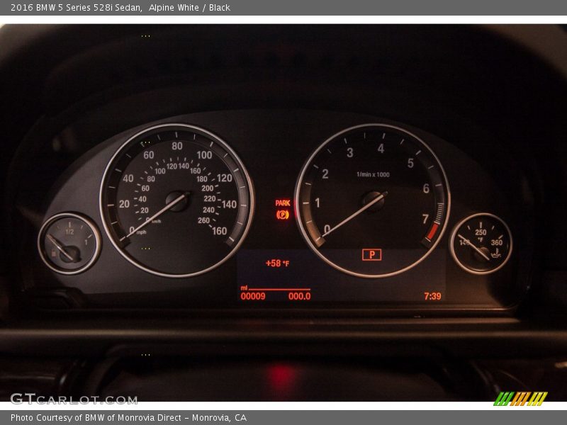 Alpine White / Black 2016 BMW 5 Series 528i Sedan