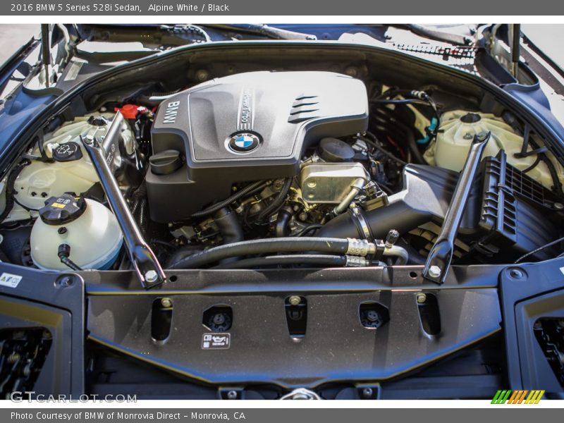 Alpine White / Black 2016 BMW 5 Series 528i Sedan