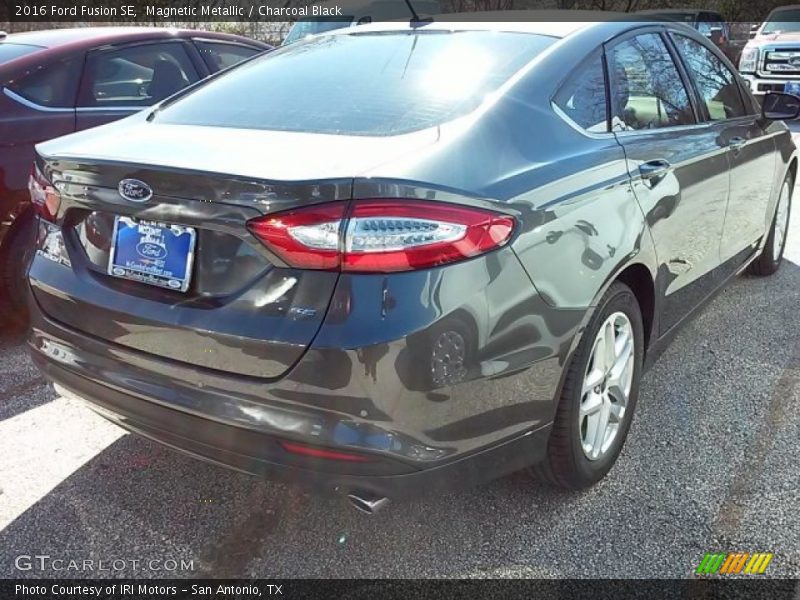Magnetic Metallic / Charcoal Black 2016 Ford Fusion SE