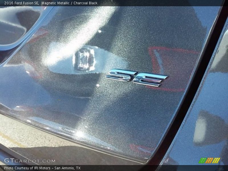 Magnetic Metallic / Charcoal Black 2016 Ford Fusion SE