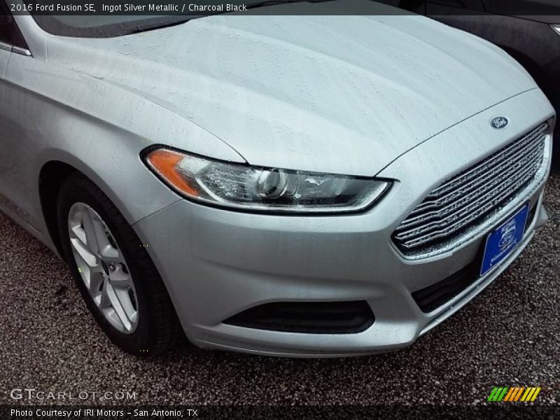 Ingot Silver Metallic / Charcoal Black 2016 Ford Fusion SE