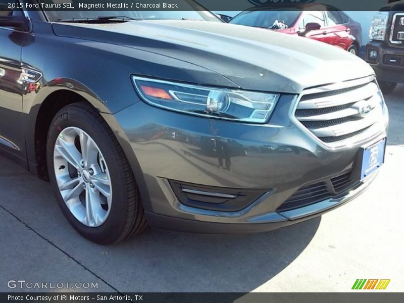 Magnetic Metallic / Charcoal Black 2015 Ford Taurus SEL