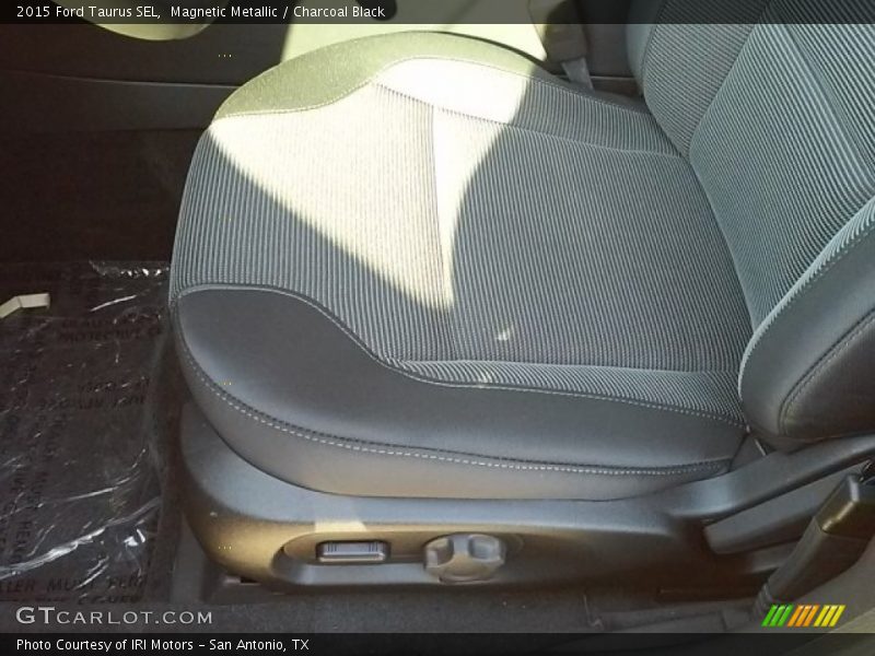 Magnetic Metallic / Charcoal Black 2015 Ford Taurus SEL