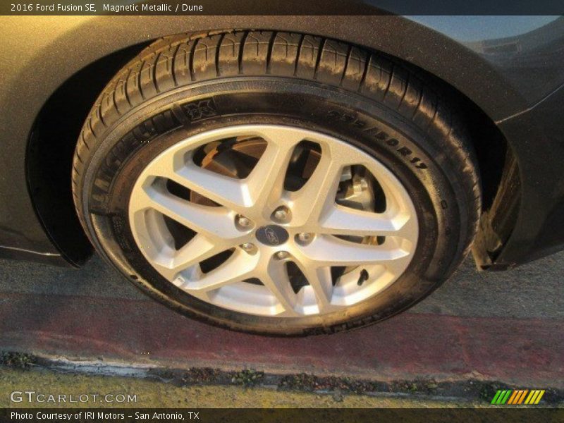 Magnetic Metallic / Dune 2016 Ford Fusion SE