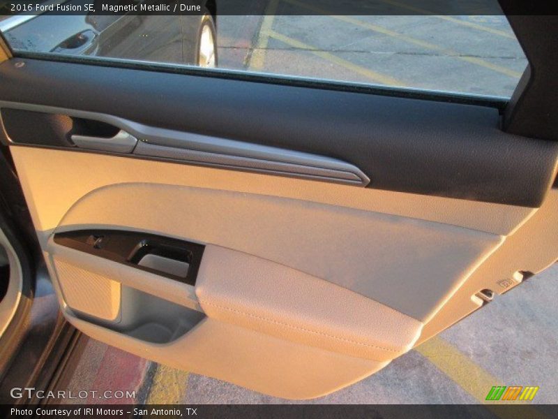 Magnetic Metallic / Dune 2016 Ford Fusion SE