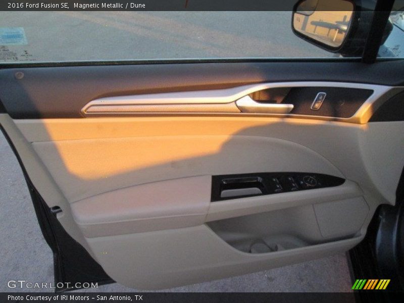Magnetic Metallic / Dune 2016 Ford Fusion SE