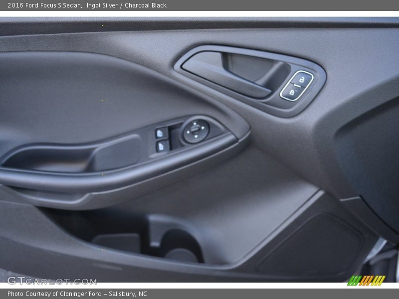 Ingot Silver / Charcoal Black 2016 Ford Focus S Sedan