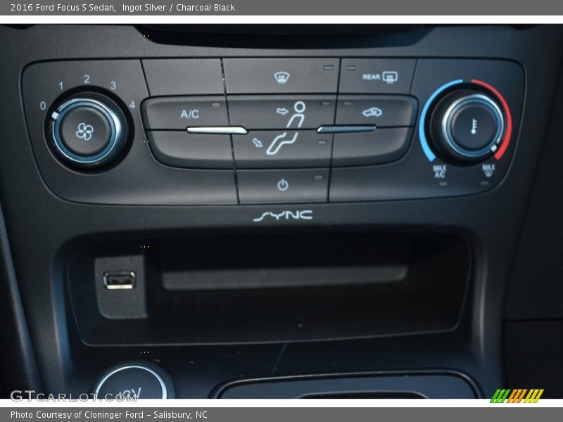 Ingot Silver / Charcoal Black 2016 Ford Focus S Sedan