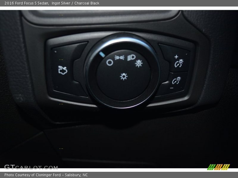 Ingot Silver / Charcoal Black 2016 Ford Focus S Sedan