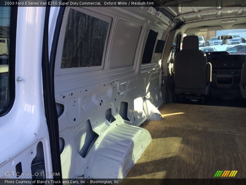 Oxford White / Medium Flint 2009 Ford E Series Van E250 Super Duty Commercial