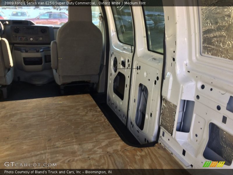 Oxford White / Medium Flint 2009 Ford E Series Van E250 Super Duty Commercial