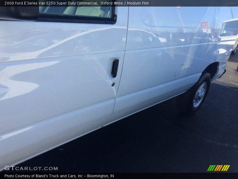 Oxford White / Medium Flint 2009 Ford E Series Van E250 Super Duty Commercial