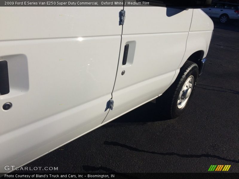 Oxford White / Medium Flint 2009 Ford E Series Van E250 Super Duty Commercial