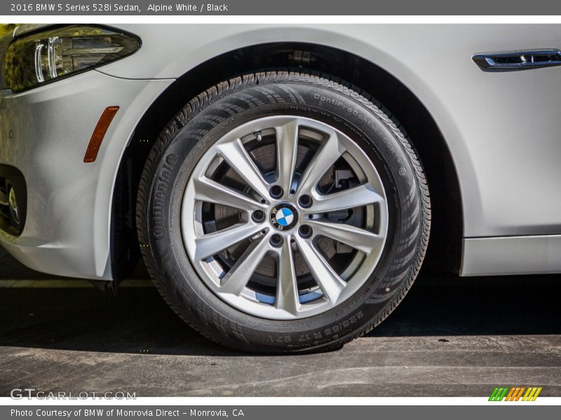 Alpine White / Black 2016 BMW 5 Series 528i Sedan