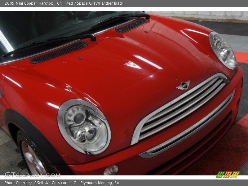 Chili Red / Space Grey/Panther Black 2005 Mini Cooper Hardtop