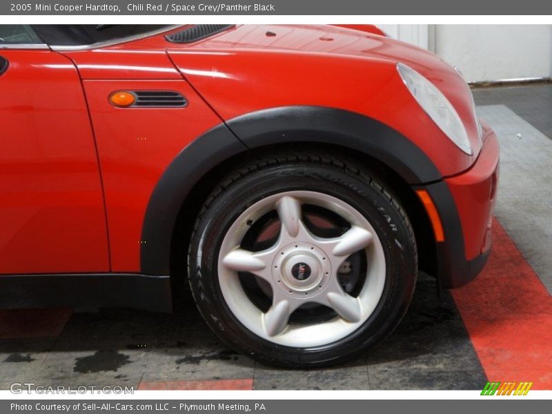 Chili Red / Space Grey/Panther Black 2005 Mini Cooper Hardtop