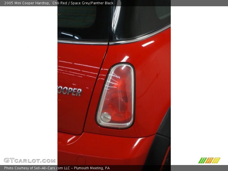 Chili Red / Space Grey/Panther Black 2005 Mini Cooper Hardtop