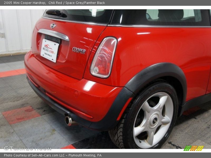 Chili Red / Space Grey/Panther Black 2005 Mini Cooper Hardtop