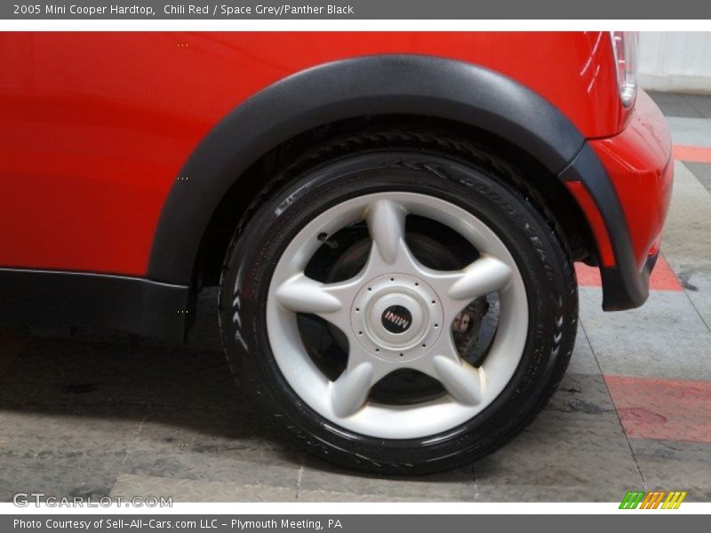 Chili Red / Space Grey/Panther Black 2005 Mini Cooper Hardtop