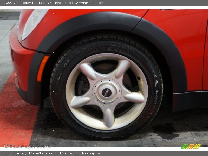 Chili Red / Space Grey/Panther Black 2005 Mini Cooper Hardtop