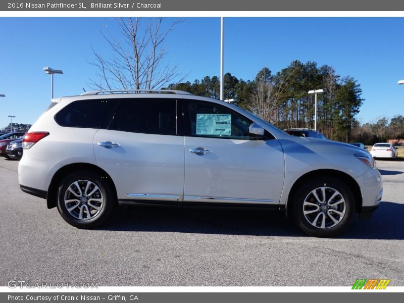 Brilliant Silver / Charcoal 2016 Nissan Pathfinder SL
