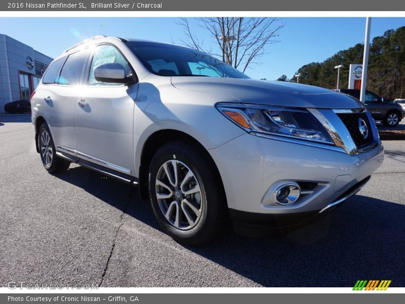 Front 3/4 View of 2016 Pathfinder SL