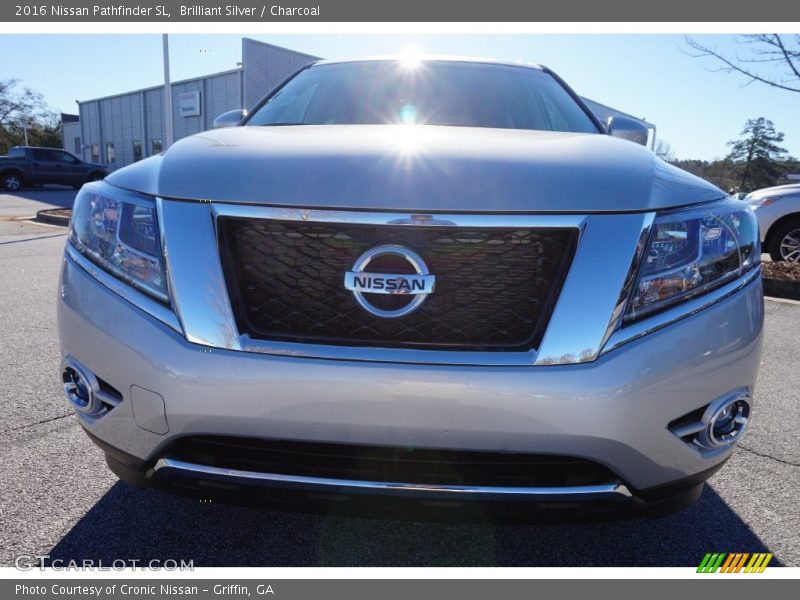 Brilliant Silver / Charcoal 2016 Nissan Pathfinder SL