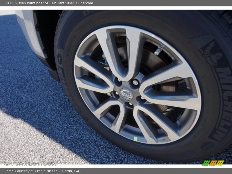 Brilliant Silver / Charcoal 2016 Nissan Pathfinder SL