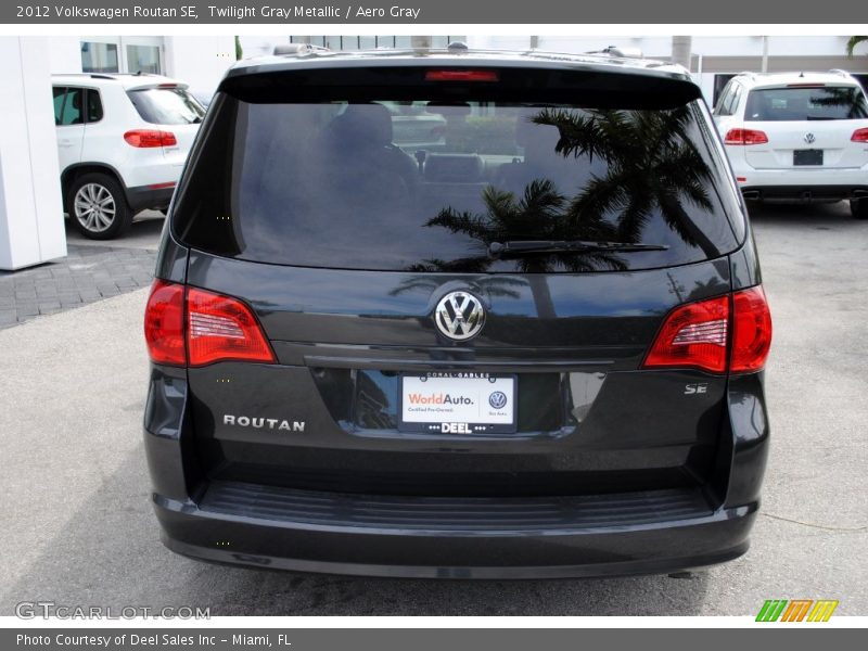 Twilight Gray Metallic / Aero Gray 2012 Volkswagen Routan SE
