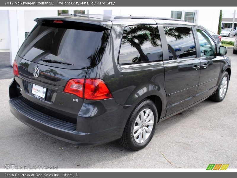 Twilight Gray Metallic / Aero Gray 2012 Volkswagen Routan SE