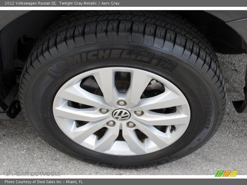 Twilight Gray Metallic / Aero Gray 2012 Volkswagen Routan SE